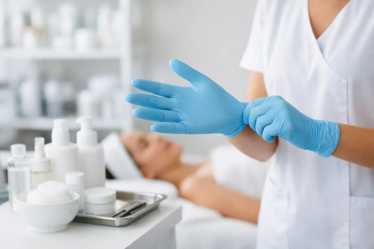 Handschuhe für Kosmetikstudio hygienisch wählen