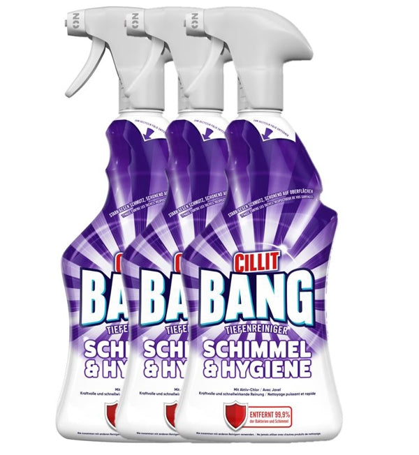 Drei gelbe Plastikflaschen Cillit Bang Tiefenreiniger Schimmel und Hygiene auf weißem Untergrund